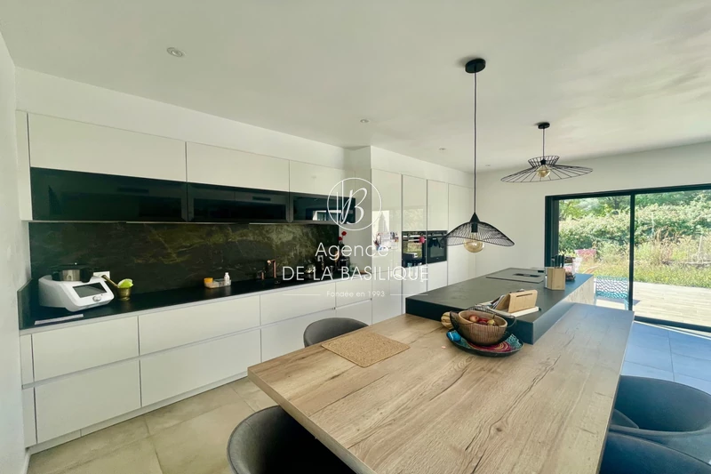 Photo n°5 - Vente Maison villa contemporaine Saint-Maximin-la-Sainte-Baume 83470 - 575 000 €