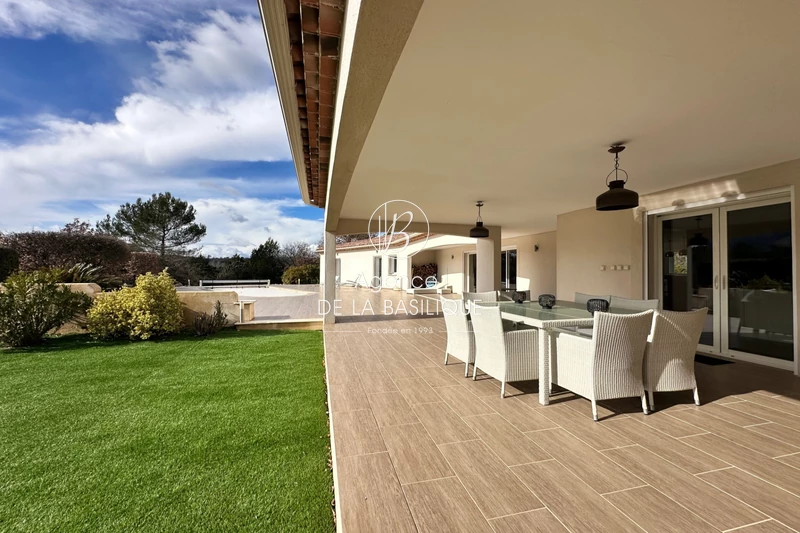 Vente villa contemporaine Ollières  