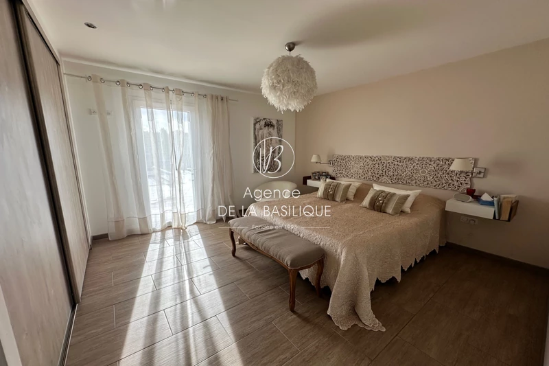 Vente villa contemporaine Ollières  