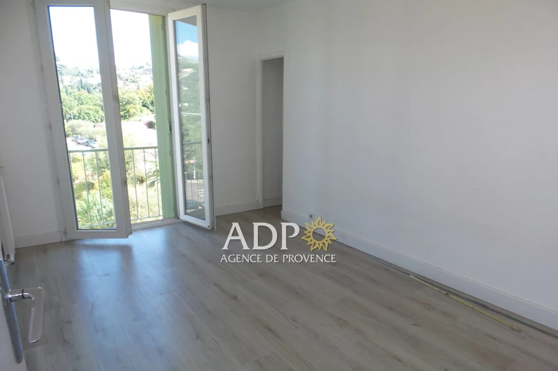 Location appartement Grasse  