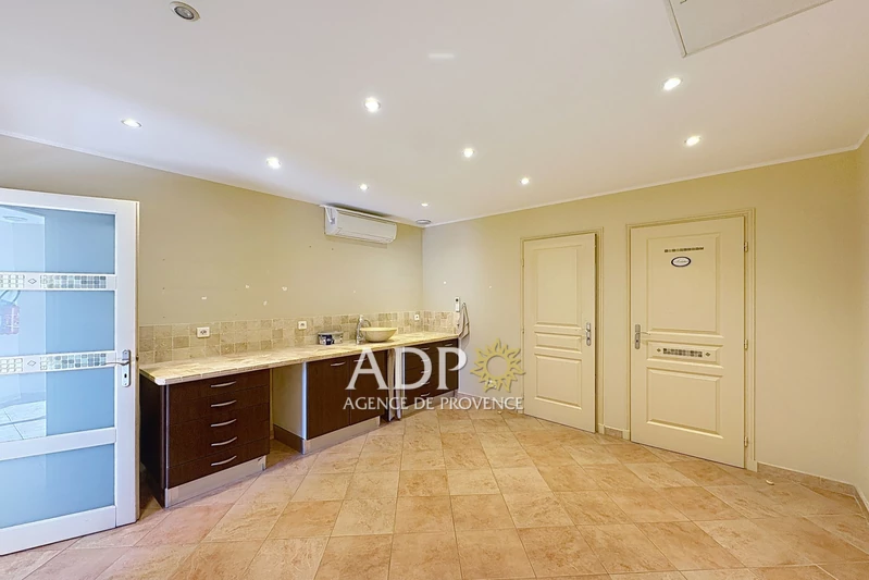 Professionnel local professionnel Valbonne  