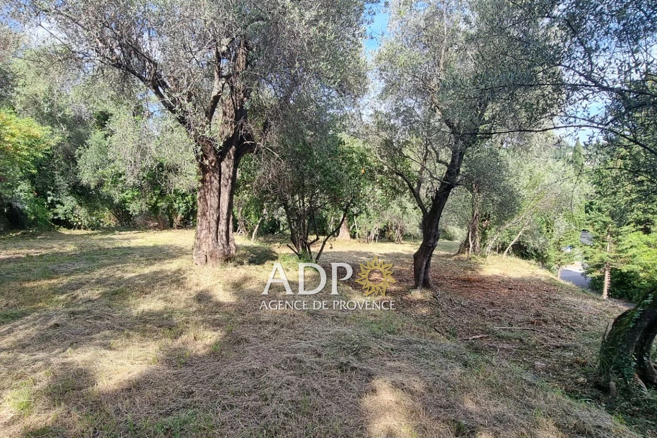 Terrain · à Grasse · 280 000 €