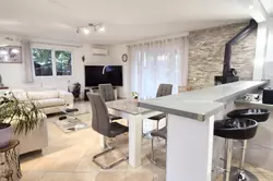 Maison 4 pièces 124 m² · à Saint-Laurent-du-Var · 124 m² · 740 000 €