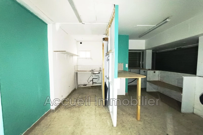 Photo Local commercial Le Grau-du-Roi Centre-ville,  Professionnel local commercial   25&nbsp;m&sup2;