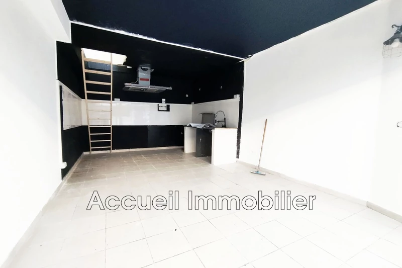 Photo Local commercial Le Grau-du-Roi Centre-ville,  Professionnel local commercial   40&nbsp;m&sup2;