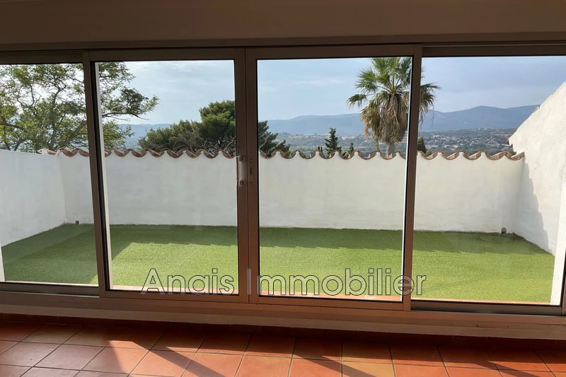 Photo Appartement Grimaud  Location appartement  2 pièces   36&nbsp;m&sup2;