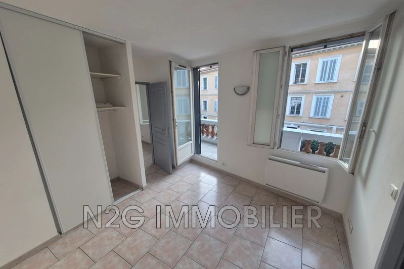 Appartement Grasse Centre-ville,  Location appartement  2 pièces   38&nbsp;m&sup2;
