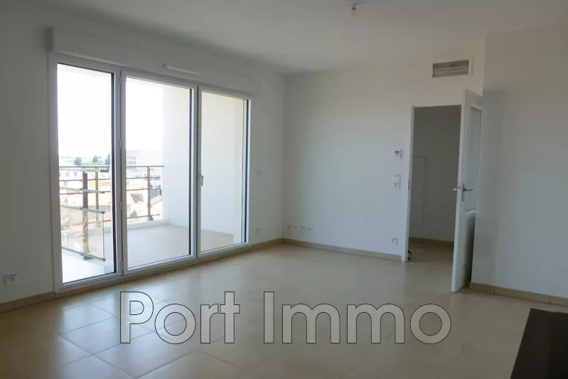 Photo Appartement Cagnes-sur-Mer Centre-ville,  Location appartement  2 pièces   40&nbsp;m&sup2;