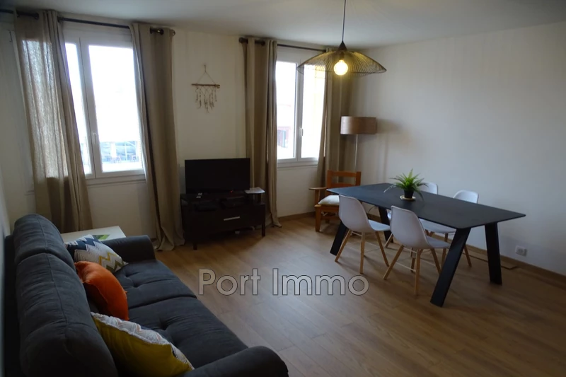 Photo Appartement Cagnes-sur-Mer Plage,  Location appartement  3 pièces   58&nbsp;m&sup2;