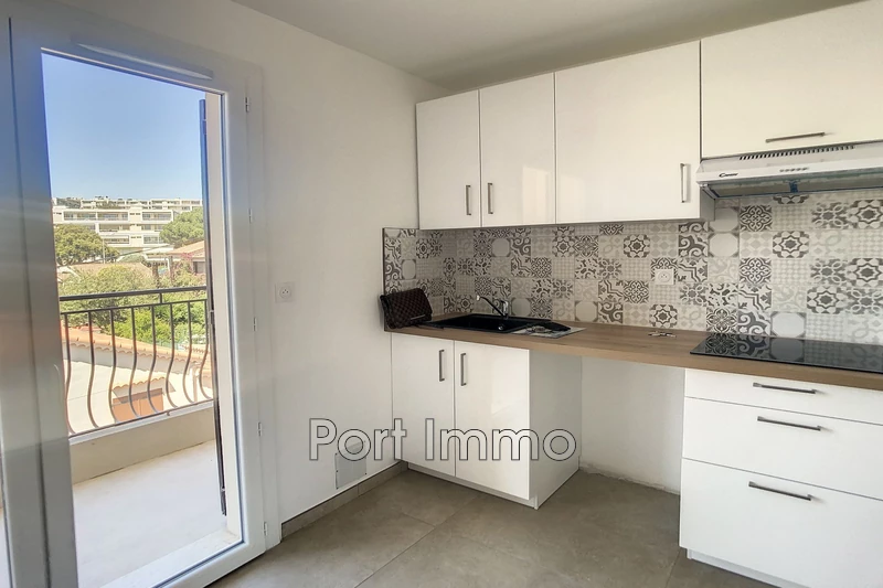 Appartement Cagnes-sur-Mer Val fleuri,  Location appartement  4 pièces   85&nbsp;m&sup2;