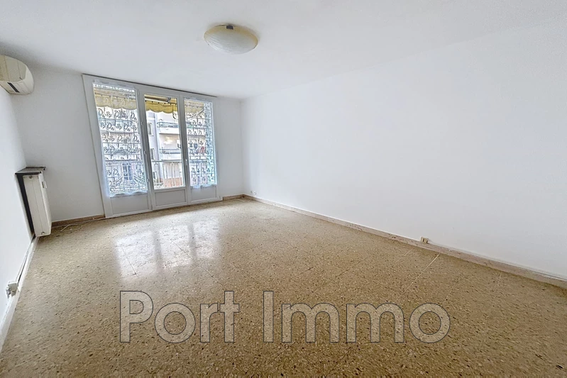 Photo Appartement Cagnes-sur-Mer Cros de cagnes,  Location appartement  3 pièces   60&nbsp;m&sup2;