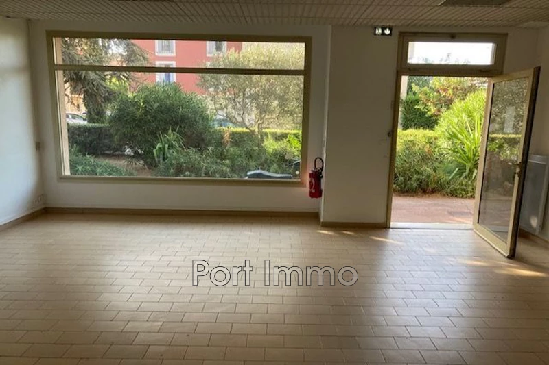 Locaux Cagnes-sur-Mer Val fleuri,  Professionnel locaux   50&nbsp;m&sup2;