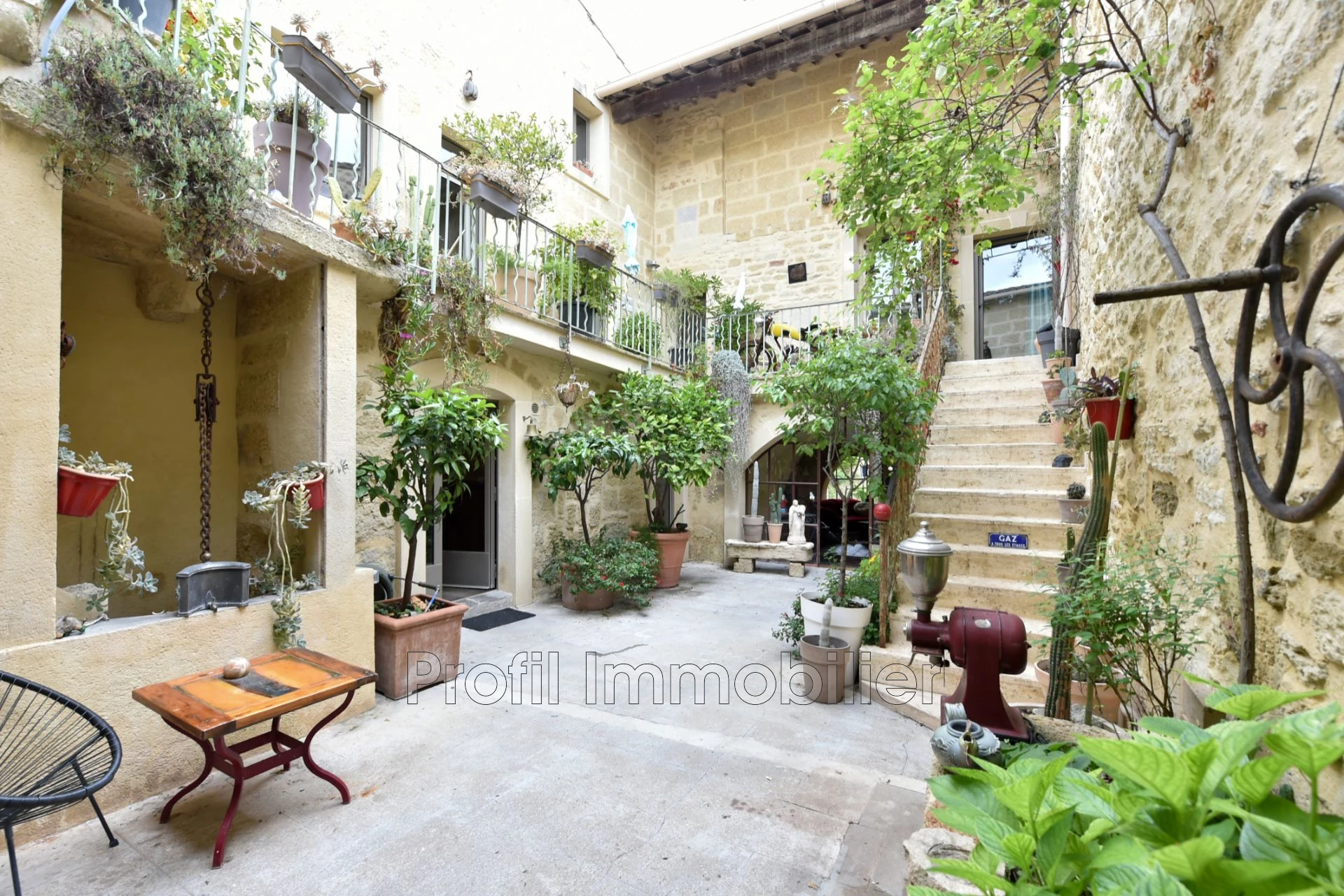 Maison 6 pièces 80 m² · à Aigues-Vives · 80 m² · 595 000 €