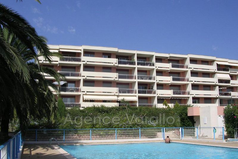 Appartement Antibes Combes,  Location appartement  1 pièce   25&nbsp;m&sup2;