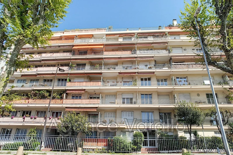 Apartment Antibes Centre,  Rentals apartment  3 rooms   61&nbsp;m&sup2;