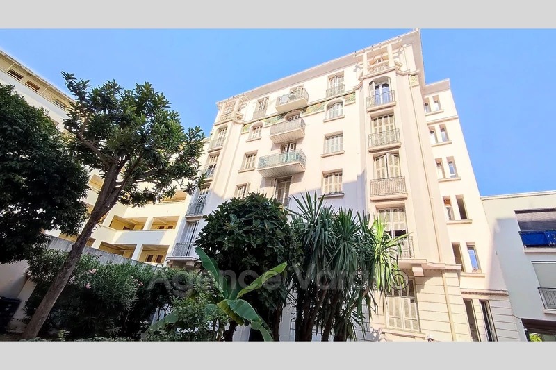 Apartment Juan-les-Pins Juan centre,  Rentals apartment  2 rooms   43&nbsp;m&sup2;