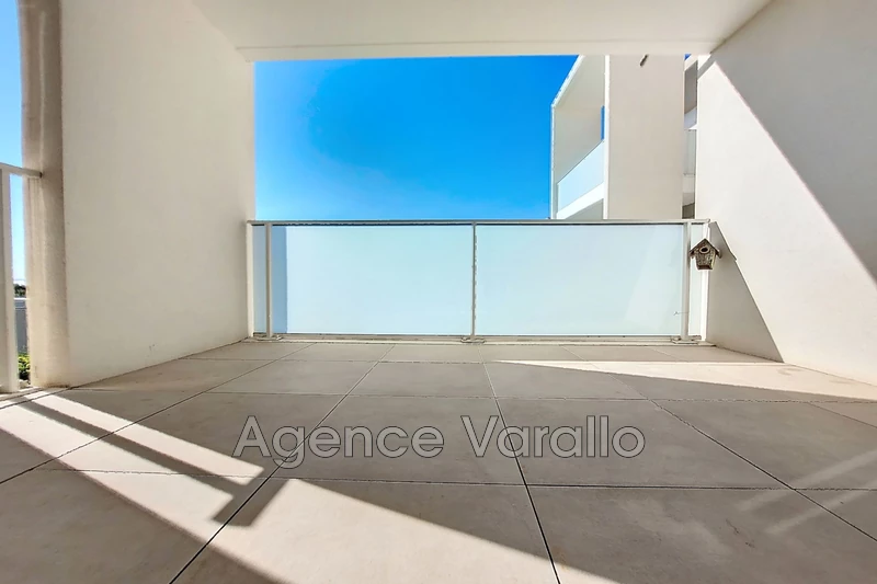 Location appartement Antibes  