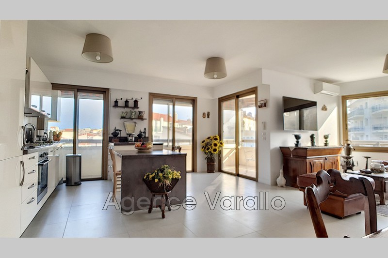 appartement  3 rooms  Antibes Old antibes  81 m² -   