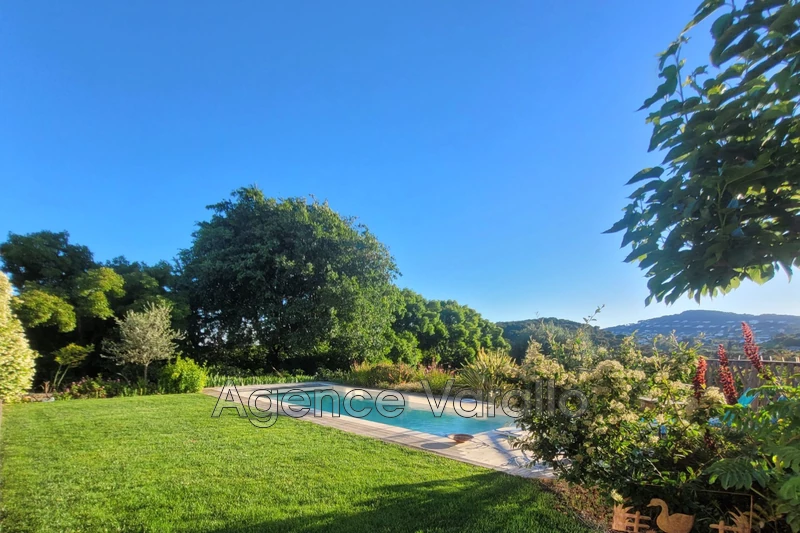 maison  5 pièces  Antibes Antibes hauteurs  131 m² -   