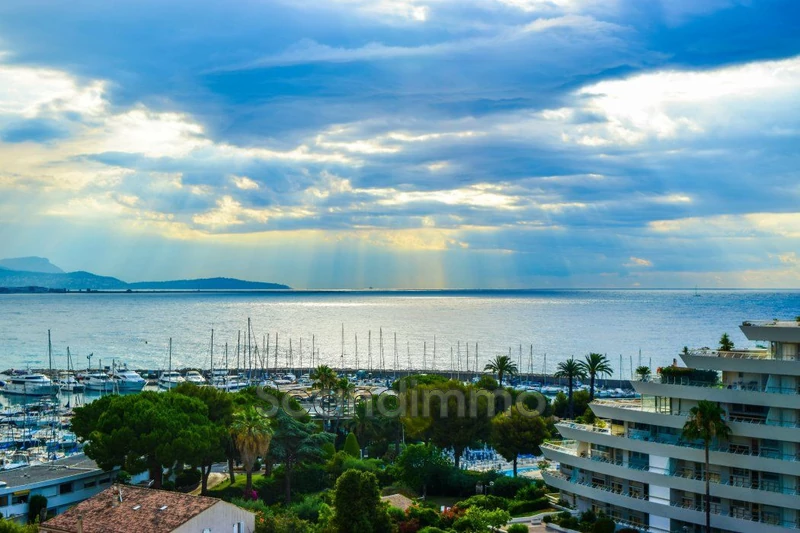 Photo Appartement Villeneuve-Loubet 06,   achat appartement  4 pièces   90&nbsp;m&sup2;