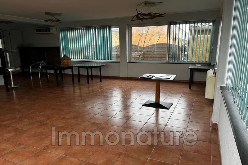 Professionnel local commercial Moulès-et-Baucels  