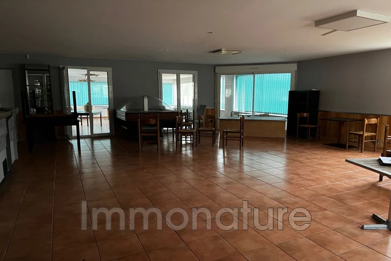 Professionnel local commercial Moulès-et-Baucels  