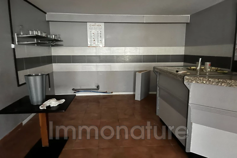 Professionnel local commercial Moulès-et-Baucels  