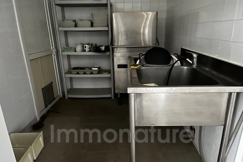 Professionnel local commercial Moulès-et-Baucels  