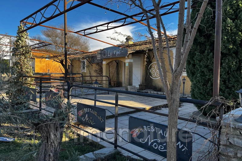 Professionnel local commercial Moulès-et-Baucels  