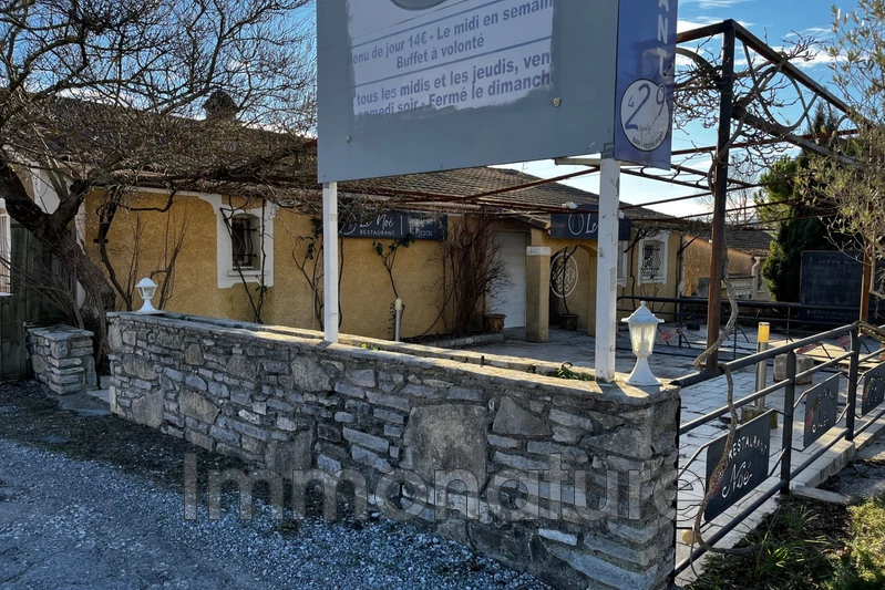 Professionnel local commercial Moulès-et-Baucels  