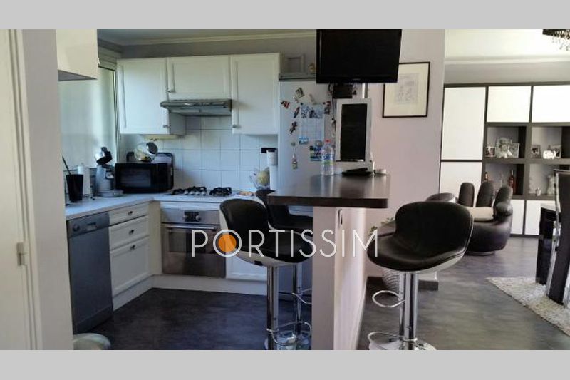 Photo Apartment Saint-Laurent-du-Var Vespins, to buy apartment 3 rooms 67 m²