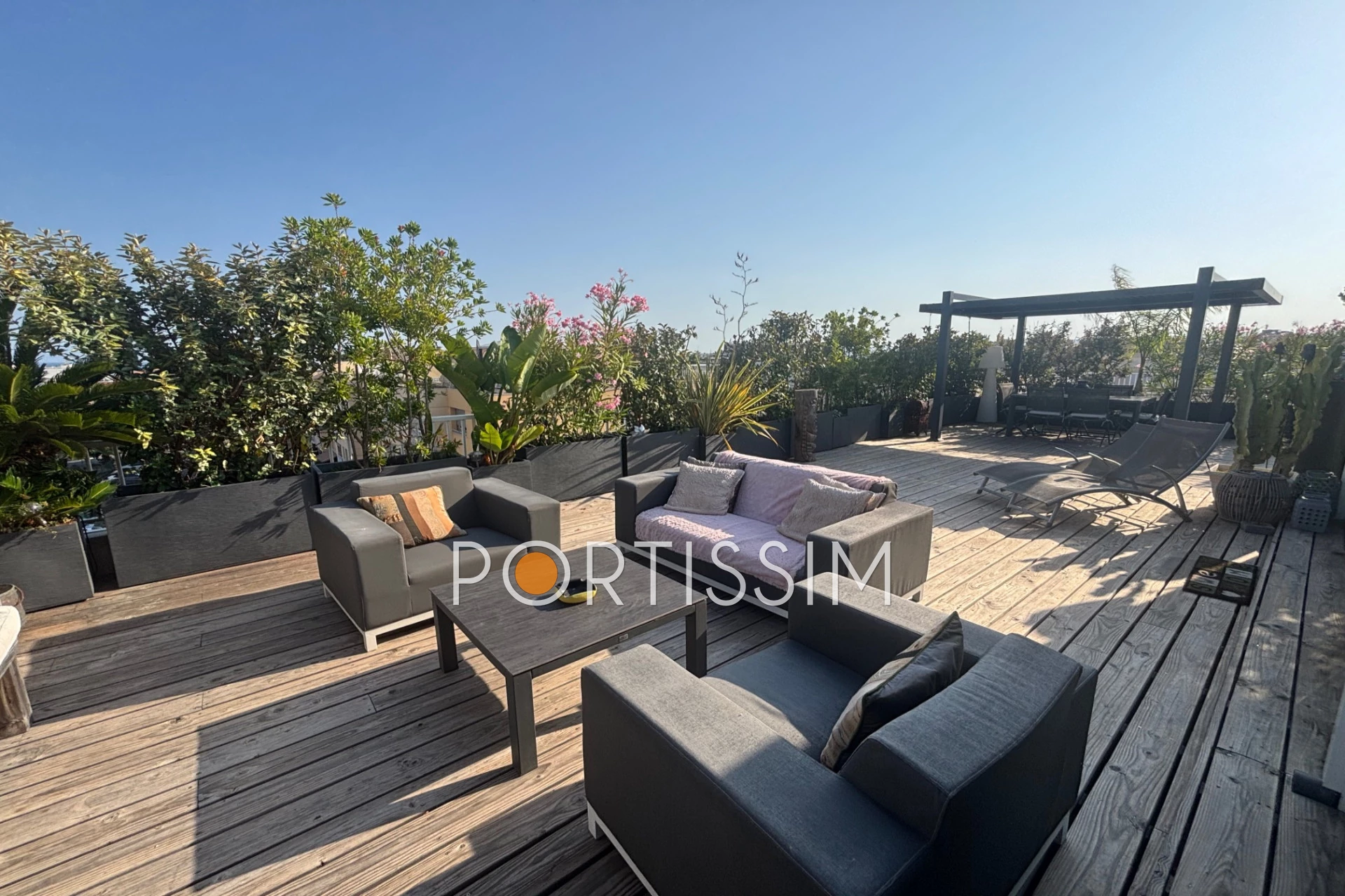 Appartement 76 m² · à Saint-Laurent-du-Var · 76 m² · 850 000 €