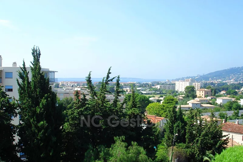 Location appartement Antibes  