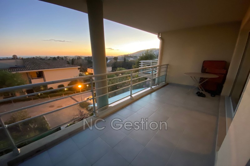 Photo Appartement Juan-les-Pins Location appartement 4 pièces 76 m²