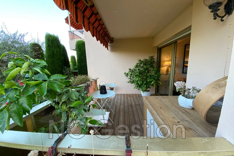 Location appartement Antibes  