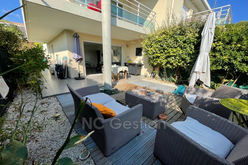 Photo Appartement Juan-les-Pins Location appartement 3 pièces 64 m²