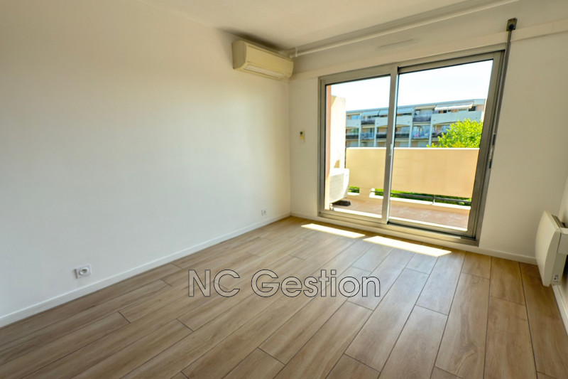 Location appartement Antibes  