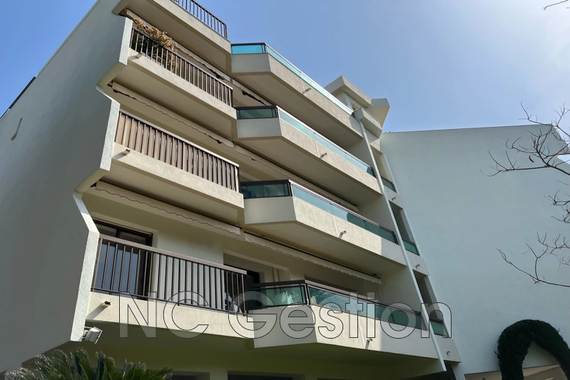 Location appartement Antibes  