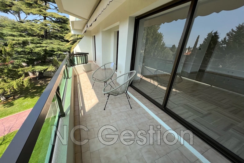 Location appartement Antibes  
