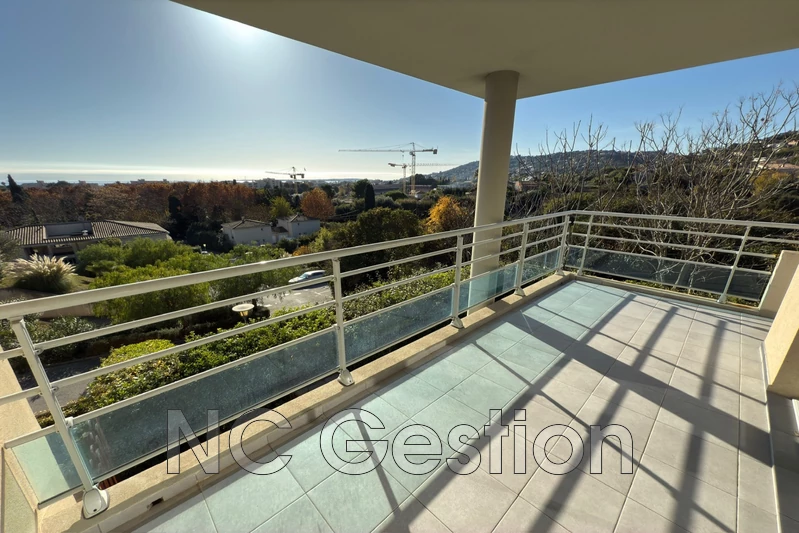 Appartement Juan-les-Pins  Location appartement  4 pièces   77&nbsp;m&sup2;
