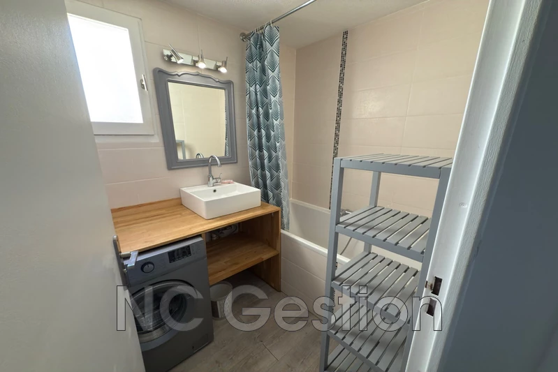 Location appartement Antibes  
