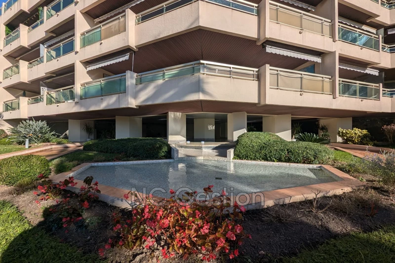Appartement Golfe-Juan Centre-ville,  Location appartement  1 pièce   26&nbsp;m&sup2;