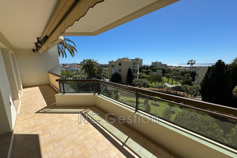 appartement  2 pièces  Antibes   61 m² -   