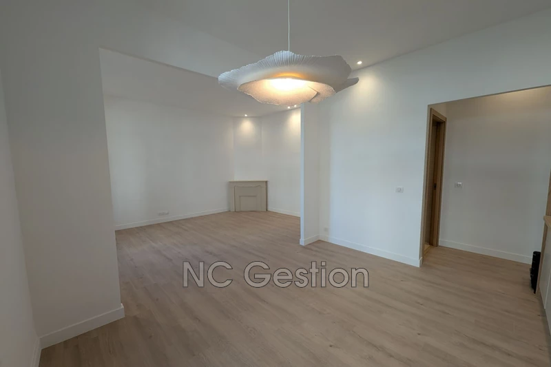 appartement  2 pièces  Antibes Centre-ville  43&nbsp;m&sup2; -   