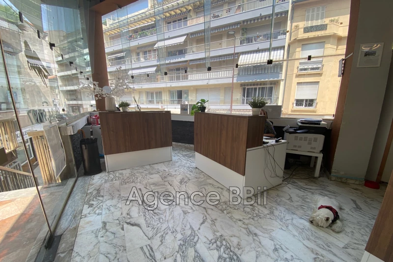 Professionnel local commercial Antibes  
