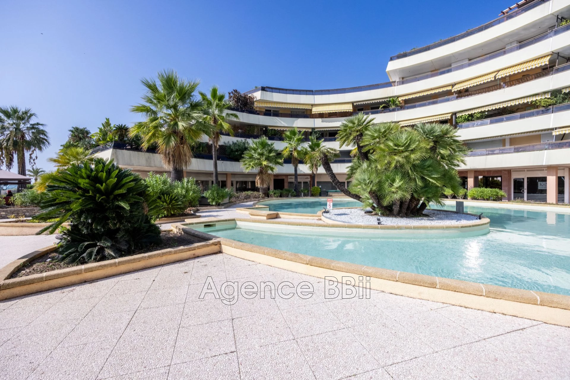 Appartement 3 pièces 104 m² · à Saint-Laurent-du-Var · 104 m² · 850 000 €