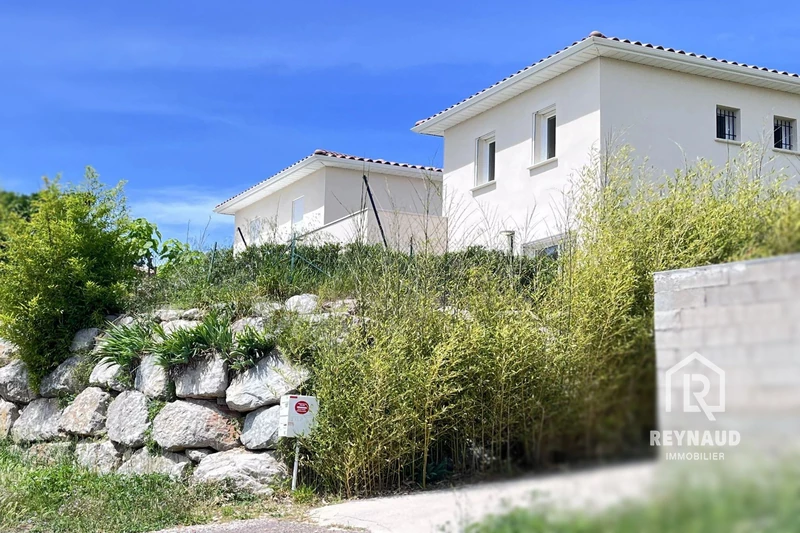Photo Villa Clermont-l&#039;Hérault Village,   achat villa  3 chambres   93&nbsp;m&sup2;