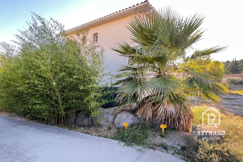 Photo Villa Clermont-l&#039;Hérault Village,   achat villa  3 chambres   93&nbsp;m&sup2;