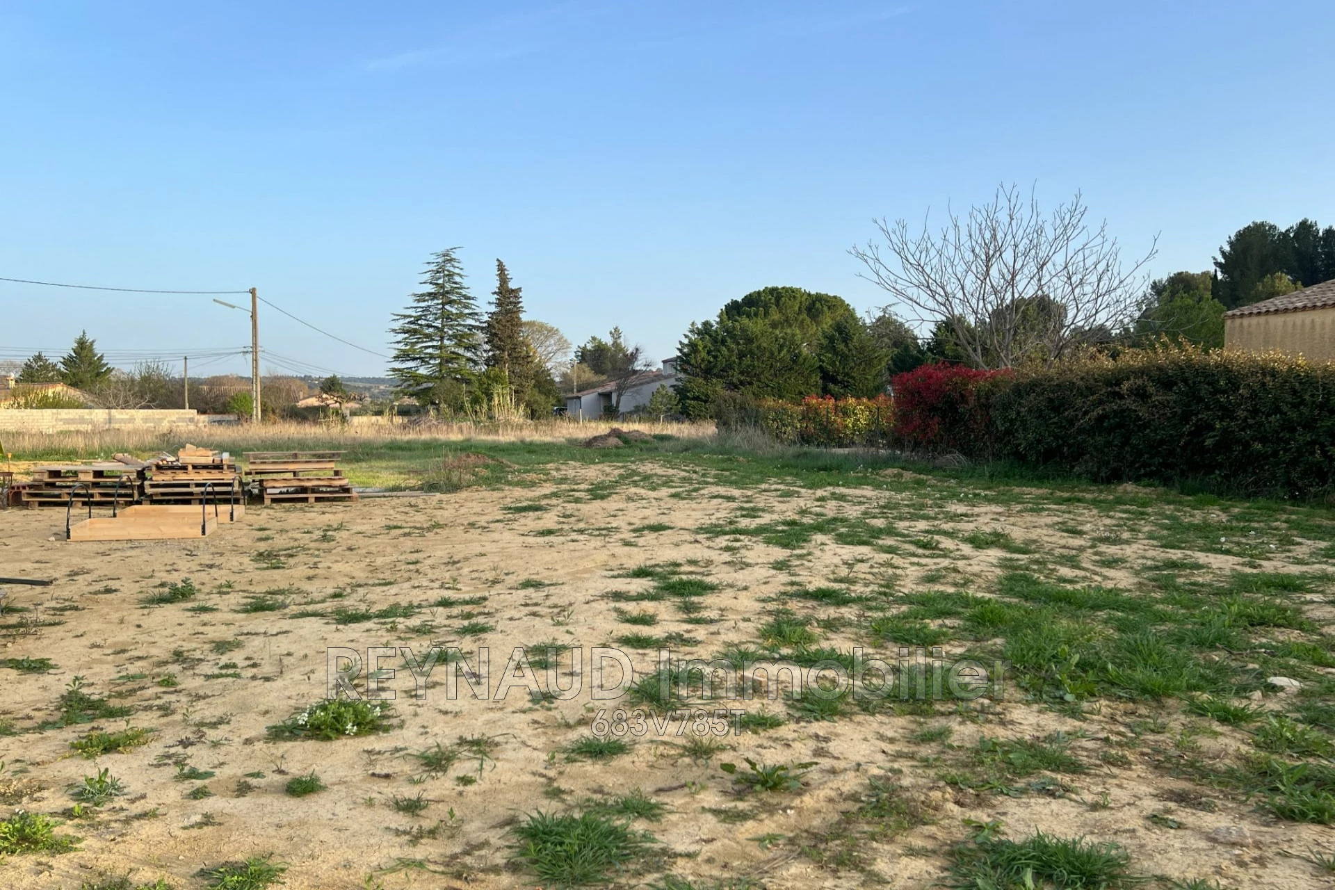 Terrain 600 m² · à Plaissan · 169 600 €