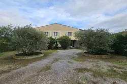 Location appartement Eygalières  